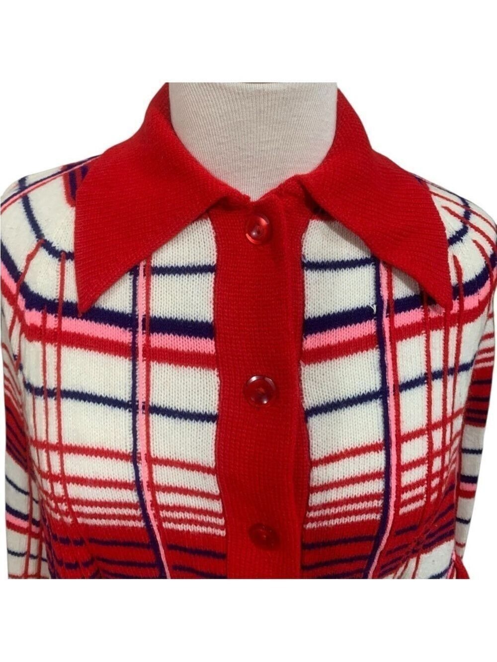 Vintage 70’s knit button up cape in multicolor plaid with fringe detail size S/M - Picture 2 of 6